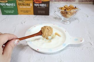 짜먹는 이지견과 짜먹는 이지아몬드, 짜먹는 이지허니피넛, 짜먹는 이지캐슈넛 각 10g X  10포 — 5점을 준 리뷰어가 2021년 4월 올린 사용 사진