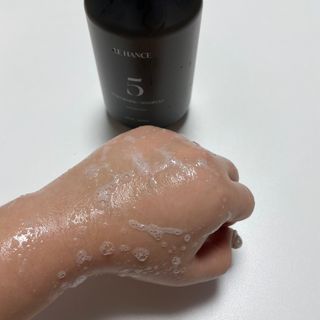 르핸스 퍼포밍 5 샴푸 비반트 포렛/베티버 포그 — 5점을 준 리뷰어가 2022년 12월 올린 사용 사진