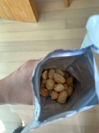 도이퉁 마카다미아 넛 90g  로얄 마카넛 오리지널 쏠트 허니 — 5점을 준 리뷰어가 2021년 9월 올린 사용 사진