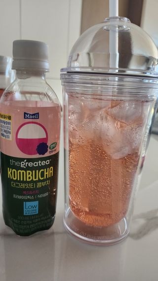 더그레잇티 콤부차 [매일유업] 더그레잇티 44kcal 콤부차 300ml *12개입 (오리지널 6개+베리리치 6개) — 5점을 준 리뷰어가 2023년 8월 올린 사용 사진