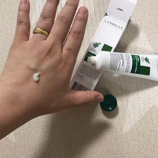 랑벨 랑바이오 블랙 시카 크림 50ml(블랙비 프로폴리스, 시카 4종, 판테놀 10 함유) — 5점을 준 리뷰어가 2022년 7월 올린 사용 사진