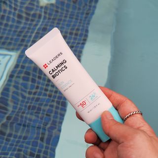 리더스코스메틱 리더스 카밍 바이오틱스 선 에센스 SPF 50+ PA++++ — 4.5점을 준 리뷰어가 2022년 6월 올린 사용 사진