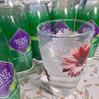 몽베스트 Montbest with Sparkling water Lime20병 — 5점을 준 리뷰어가 2021년 11월 올린 사용 사진