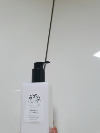 줄라이 모닝 _ JULY MORNING 줄라이모닝 하이드레이팅 퍼퓸드 바디앤핸드 에멀젼 — 4점을 준 리뷰어가 2021년 9월 올린 사용 사진