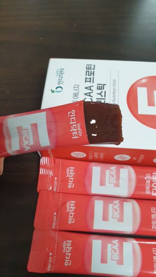 [인디닥터] 타이탄 BCAA 프로틴 젤리스틱 — 4점을 준 리뷰어가 2022년 5월 올린 사용 사진