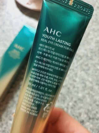 [NEW 탄력유턴 아이크림] AHC 유스 래스팅 리얼 아이크림 포 페이스 — 4점을 준 리뷰어가 2021년 3월 올린 사용 사진