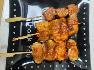 [다물꼬치] 모듬꼬치 10개 +데리야끼소스120g+매운고추소스120g — 5점을 준 리뷰어가 2021년 10월 올린 사용 사진