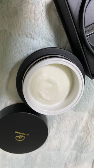 오투에니원 갈락토미세스 비타민 C 프리미엄 블랙스완 크림 50g — 5점을 준 리뷰어가 2022년 12월 올린 사용 사진