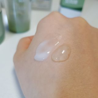 김정문알로에 큐어 큐어 알로에 리프레쉬 젤리 세럼, 큐어 알로에 하이드로 젤리 크림 — 5점을 준 리뷰어가 2021년 4월 올린 사용 사진