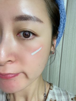 리더스코스메틱 리더스 카밍 바이오틱스 선 에센스 SPF 50+ PA++++ — 5점을 준 리뷰어가 2022년 5월 올린 사용 사진