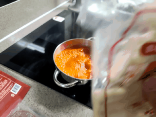 빨간키트 떡볶이 밀키트 2~3인분 매운맛 국물 떡볶이 만들기 쉬운 황금 레시피 분말 소스로 간편한 요리 — 5점을 준 리뷰어가 2021년 8월 올린 사용 사진