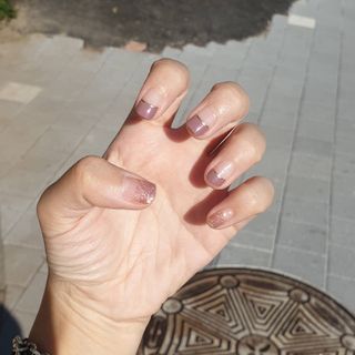 [네일가게] 햇빛에 닿으면 색이 변하는 신기한 햇살 반전 네일스티커_B — 5점을 준 리뷰어가 2021년 9월 올린 사용 사진