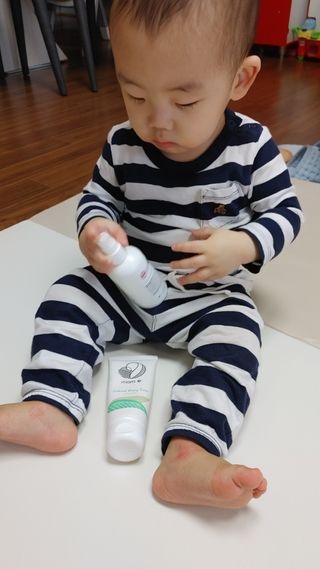 mom e 맘이 내추럴 베이비 케어 크림+바디오일 — 4점을 준 리뷰어가 2021년 1월 올린 사용 사진