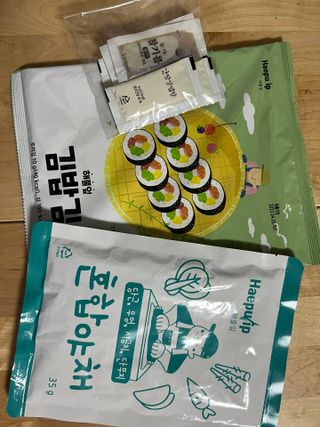 해풀잎 누구나 김밥*1ea [(혼합야채 35g *1ea,  김밥김 (5g, 5ea),  양념간장 (6g, 5ea), 참기름(5g, 2ea)] — 4점을 준 리뷰어가 2022년 8월 올린 사용 사진