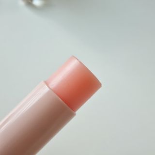 바르는뷰티 데생멀티밤 식물유래성분 97 저분자콜라겐 피부수분 미백 주름개선 멀티밤스틱 — 5점을 준 리뷰어가 2021년 11월 올린 사용 사진