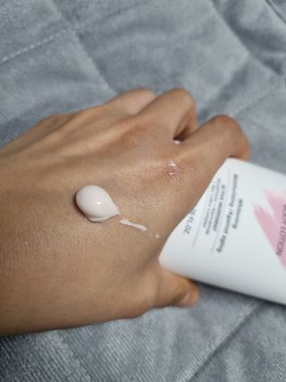 위시스 프리미엄 글루타치온  화이트닝 바디로션 — 5점을 준 리뷰어가 2023년 1월 올린 사용 사진