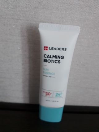리더스코스메틱 리더스 카밍 바이오틱스 선 에센스 SPF 50+ PA++++ — 3.5점을 준 리뷰어가 2022년 6월 올린 사용 사진