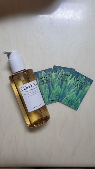 스킨1004 [SKIN1004] 마다가스카르 센텔라 라이트 클렌징 오일 200ml — 5점을 준 리뷰어가 2024년 7월 올린 사용 사진