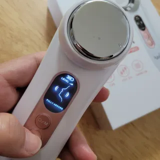 올인원 피부관리 이야 갈바닉 마사지기 — 5점을 준 리뷰어가 2023년 3월 올린 사용 사진