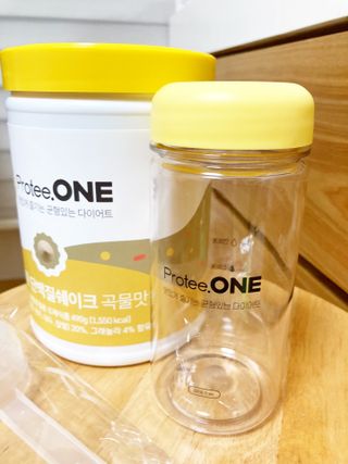 프로티원 단백질쉐이크 곡물맛 2주분 1통+보틀 — 4.5점을 준 리뷰어가 2021년 3월 올린 사용 사진
