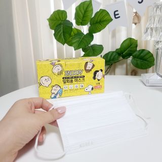 JHWORLD 스누피 마스크 정품 스누피 닥터클린 국내 아동용 성인용 3중 MB필터 일회용 덴탈마스크 50매 — 5점을 준 리뷰어가 2021년 9월 올린 사용 사진