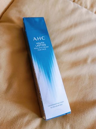 [NEW 탄력유턴 아이크림] AHC 유스 래스팅 리얼 아이크림 포 페이스 — 5점을 준 리뷰어가 2021년 2월 올린 사용 사진