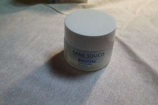 산수시 아쿠아 베네핏 24h 수부지 물광 속건조 수분크림 50ml — 5점을 준 리뷰어가 2021년 7월 올린 사용 사진