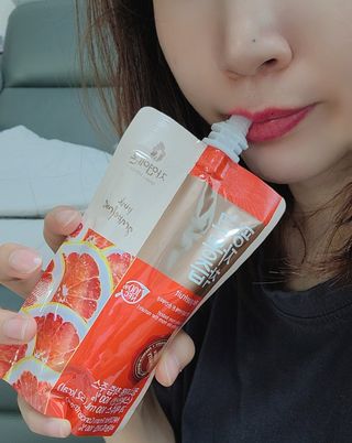 자연에온 핑크 자몽 착즙 100mL 10개입 1BOX +가 득담은 자몽 콜라겐 젤리스틱 1BOX — 5점을 준 리뷰어가 2021년 6월 올린 사용 사진