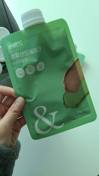 [뷰캔] 건강한 식사대용 앰퍼샌드 단백질 쉐이크 초코&말차 50g — 5점을 준 리뷰어가 2022년 6월 올린 사용 사진