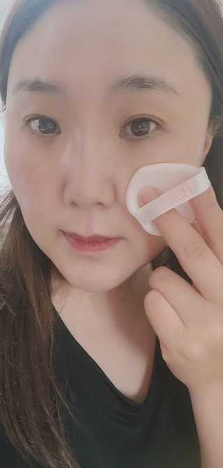 위뜨 글로시 레이어 쿠션 — 5점을 준 리뷰어가 2022년 7월 올린 사용 사진
