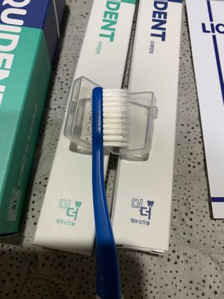 리퀴덴트 오랄케어 온가족용 리퀴덴트 더더 오랄케어 무불소 치약 + 임상시험완료 이중 미세 엠보싱 칫솔 올데이세트 — 5점을 준 리뷰어가 2020년 12월 올린 사용 사진