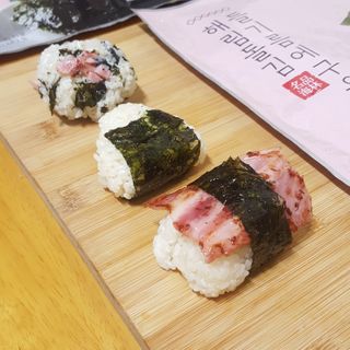 [해림맛김] 들기름에 구운 바삭바삭 김 4종 세트 + 1종 랜덤발송 총5개입 — 5점을 준 리뷰어가 2021년 2월 올린 사용 사진