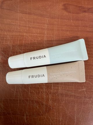 [후르디아] 올리브영 착한보습 비건 립버터 2종 — 5점을 준 리뷰어가 2022년 11월 올린 사용 사진