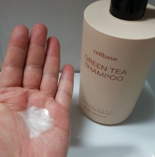 프리마인 더이상 뻣뻣하고 효과없는 탈모샴푸는 NO. 근본부터 케어하는 셀베이스 그린티샴푸(500ml) — 5점을 준 리뷰어가 2023년 1월 올린 사용 사진
