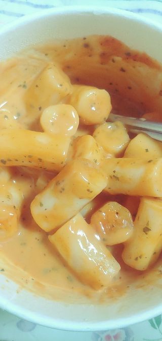 나우  [요리궁리] B타입 ( 매콤, 치즈, 매콤까르보 ) 꽃떡볶이 6개입 세트 — 5점을 준 리뷰어가 2025년 3월 올린 사용 사진