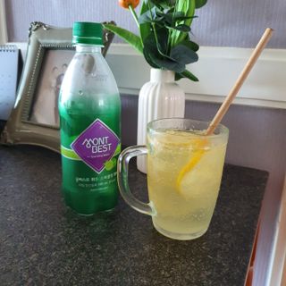 몽베스트 Montbest with Sparkling water Lime20병 — 5점을 준 리뷰어가 2022년 9월 올린 사용 사진