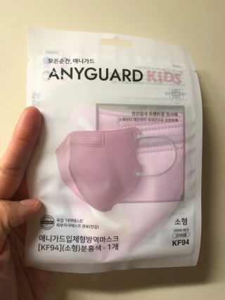 애니가드키즈 새부리형 KF94  5컬러 각 10매입 [화이트, 블랙, 크리미베이지, 코튼핑크, 그레이] 3-6세 — 5점을 준 리뷰어가 2022년 2월 올린 사용 사진