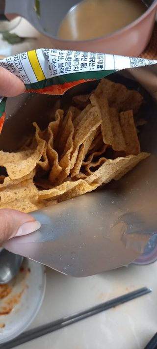 강렬한 태양의 맛 썬의 신제품, 썬 할라피뇨체다 — 2점을 준 리뷰어가 2022년 6월 올린 사용 사진
