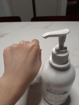 [닥터문] 프리미엄 알로에베라 선크림 500ml — 5점을 준 리뷰어가 2022년 6월 올린 사용 사진