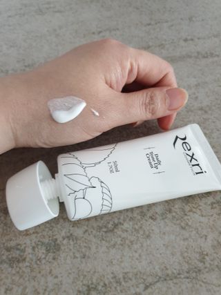 렉스리 데일리 톤업 크림 Rexri Daily Tone Up Cream — 5점을 준 리뷰어가 2022년 9월 올린 사용 사진