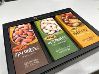 짜먹는 이지견과 짜먹는 이지아몬드, 짜먹는 이지허니피넛, 짜먹는 이지캐슈넛 각 10g X  10포 — 4점을 준 리뷰어가 2021년 3월 올린 사용 사진