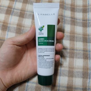 랑벨 랑바이오 블랙 시카 크림 50ml(블랙비 프로폴리스, 시카 4종, 판테놀 10 함유) — 5점을 준 리뷰어가 2022년 6월 올린 사용 사진