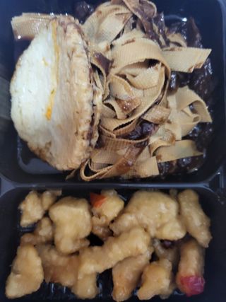 직탁 식단관리 3종 도시락 (두부 라자냐 라구빠에야, 두부로제 미트볼파스타, 닭탕수 직화 짜장 두부면) — 5점을 준 리뷰어가 2022년 6월 올린 사용 사진