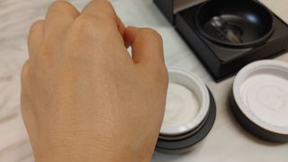 오투에니원 갈락토미세스 비타민 C 프리미엄 블랙스완 크림 50g — 5점을 준 리뷰어가 2022년 12월 올린 사용 사진