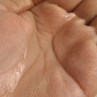 버텍스넘버원 버텍스 넘버원 햄프씨드오일 샴푸 — 5점을 준 리뷰어가 2022년 4월 올린 사용 사진