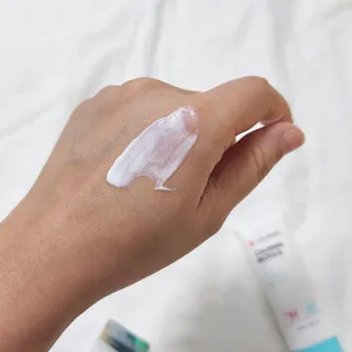 리더스코스메틱 리더스 카밍 바이오틱스 선 에센스 SPF 50+ PA++++ — 5점을 준 리뷰어가 2022년 7월 올린 사용 사진