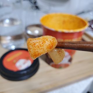 유비쿡 컵떡볶이 매운컵떡볶이2개/ 짜장컵떡볶이 2개  총 4개세트 — 3점을 준 리뷰어가 2021년 4월 올린 사용 사진