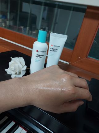 리더스코스메틱 리더스 카밍 바이오틱스 #1등 진정 기획세트 [에센스 워터150ml + 크림 마스크80ml] — 5점을 준 리뷰어가 2022년 9월 올린 사용 사진