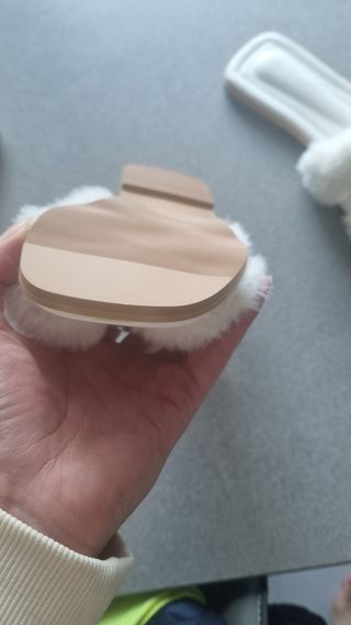 소담스퀘어 상암 쌍형컴퍼니 복슬복슬 포근한 털슬리퍼 — 4점을 준 리뷰어가 2022년 12월 올린 사용 사진