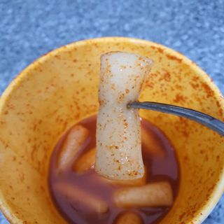 유비쿡 컵떡볶이 매운컵떡볶이2개/ 짜장컵떡볶이 2개  총 4개세트 — 5점을 준 리뷰어가 2021년 6월 올린 사용 사진